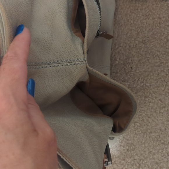 The SAK purse in a light green leather color. - Picture 6 of 8